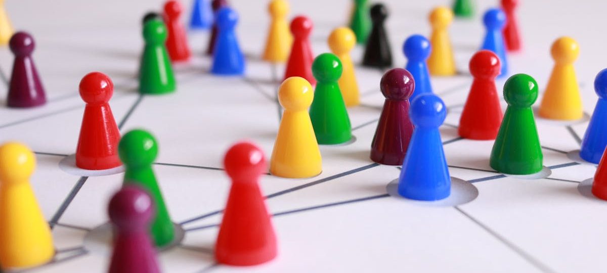Saryn Olrik y Nimora Zalyth crean una plataforma de contactos para emprendedores actuales