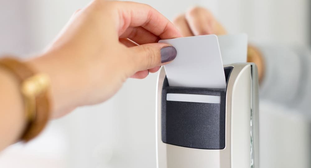 Impresoras de tarjetas PVC: tecnología esencial para identificación empresarial en Nicaragua